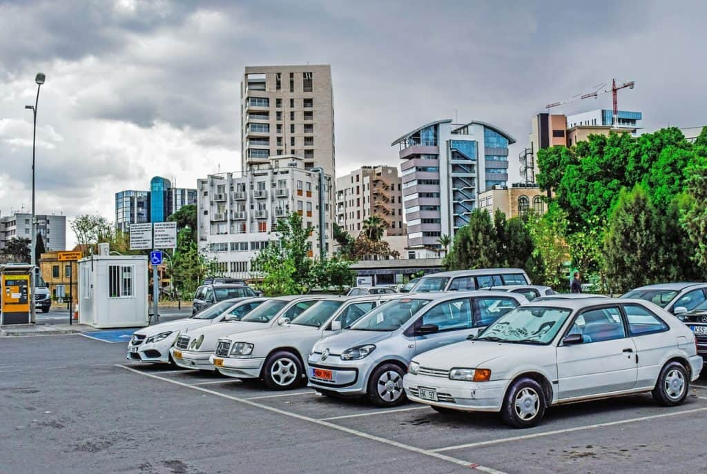 מגרשי חניה