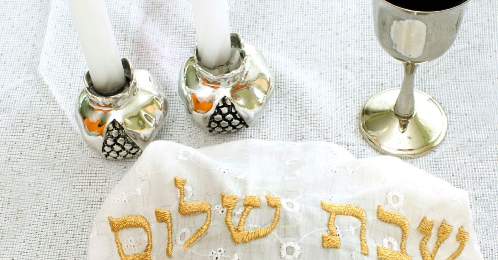 1. מפת שולחן מבד איכותי שתשדרג את האווירה ותוסיף סטייל לכל ארוחה